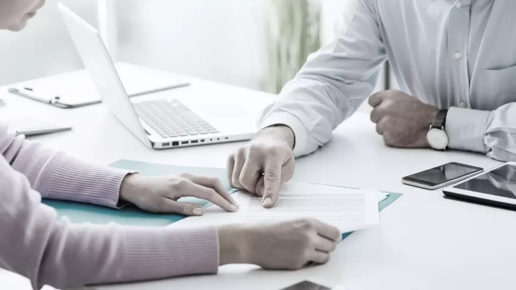 Consulenze individuali in studio e in videochiamate. Il naturopata è un professionista che si avvale dell'utilizzo delle più efficaci metodiche preventive ed olistiche non invasive, valutando di volta in volta quale sia la più idonea. Pertanto, lo scopo principale della professione del naturopata non è direttamente la cura delle malattie (che resta stretta pertinenza medica), ma la promozione dell'equilibrio energetico degli individui attraverso lo sviluppo delle potenzialità individuali di prevenzione. Promuove l’educazione alla gestione al rafforzamento delle proprie risorse fisiche, psichiche ed emozionali..
tratto dal sito www.soluzioneanima.it